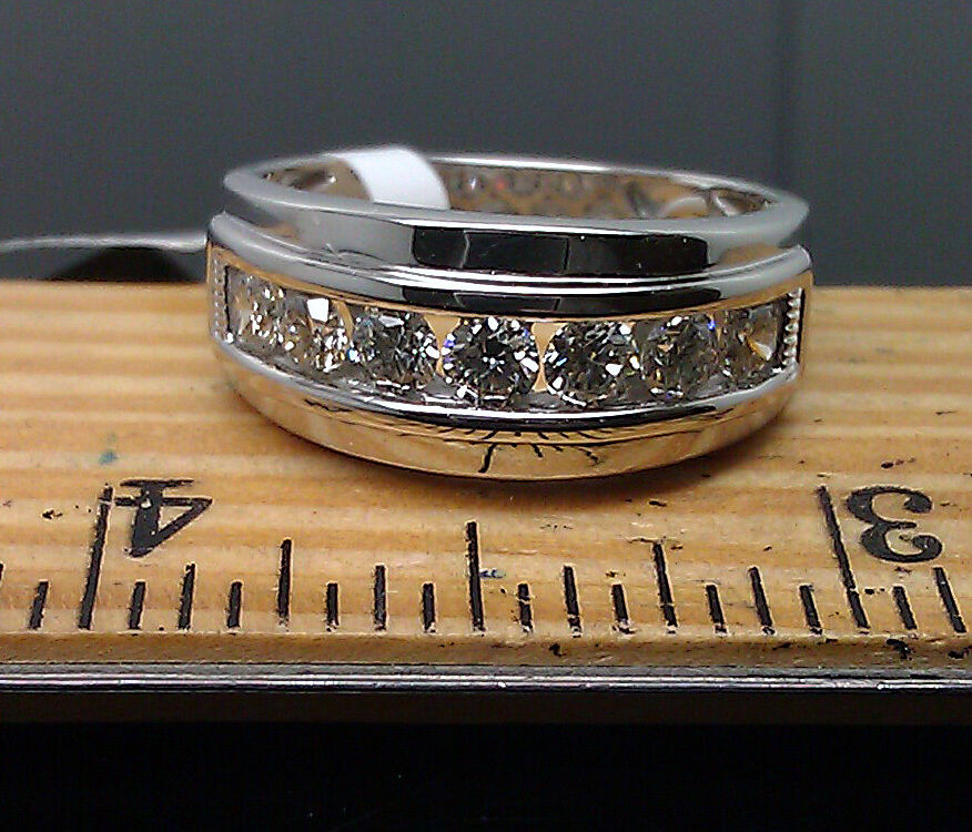 14K Men White Gold Band With 7 Brilliant Round Diamonds 1CT